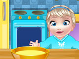 Малышка Эльза готовит домашнее мороженое